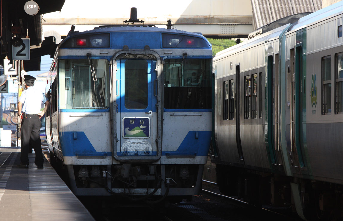 徳島駅　185系特急「剣山」