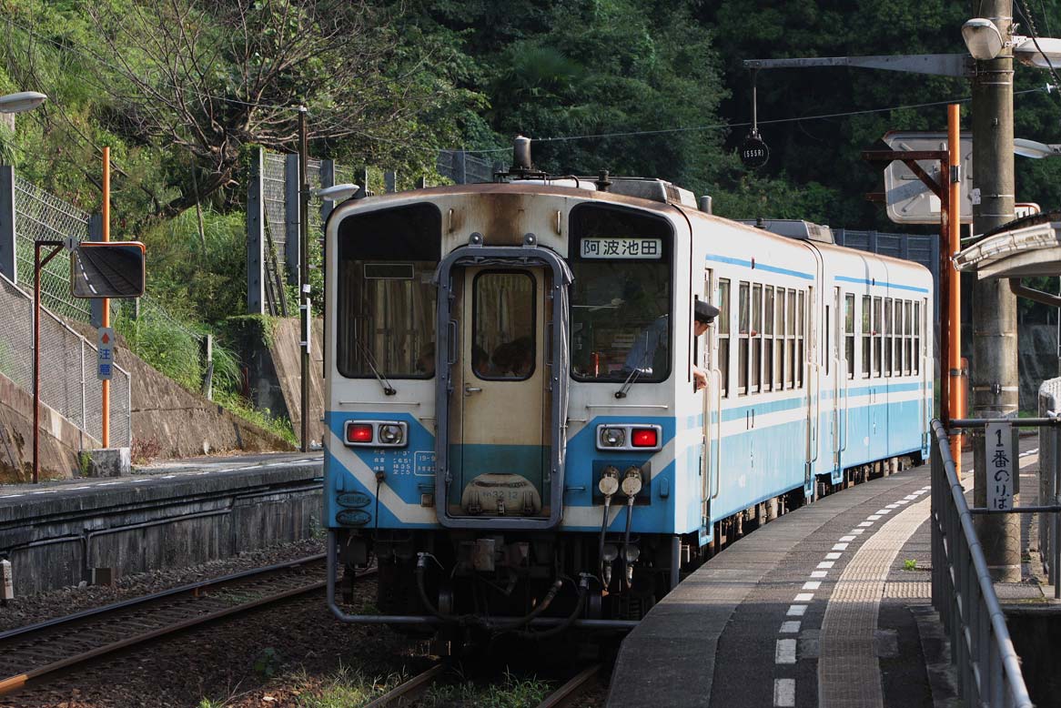 土讃線小歩危駅　キハ32系普通列車