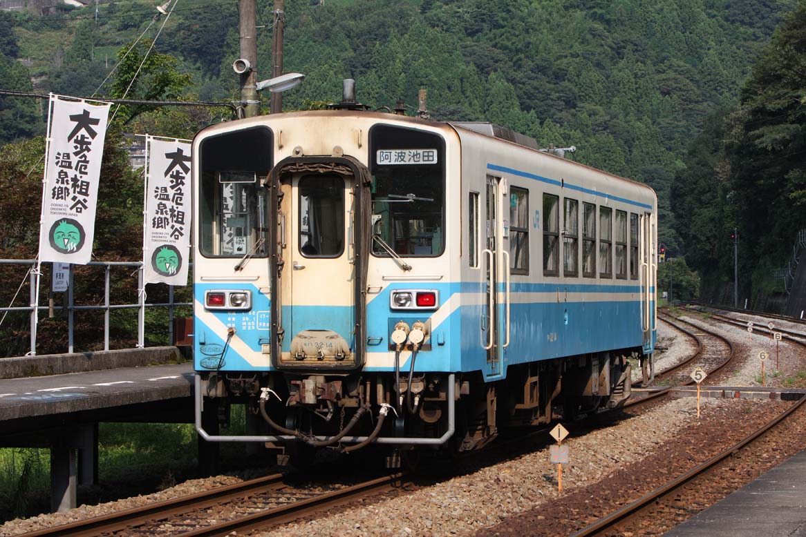 土讃線大歩危駅　キハ32系普通列車