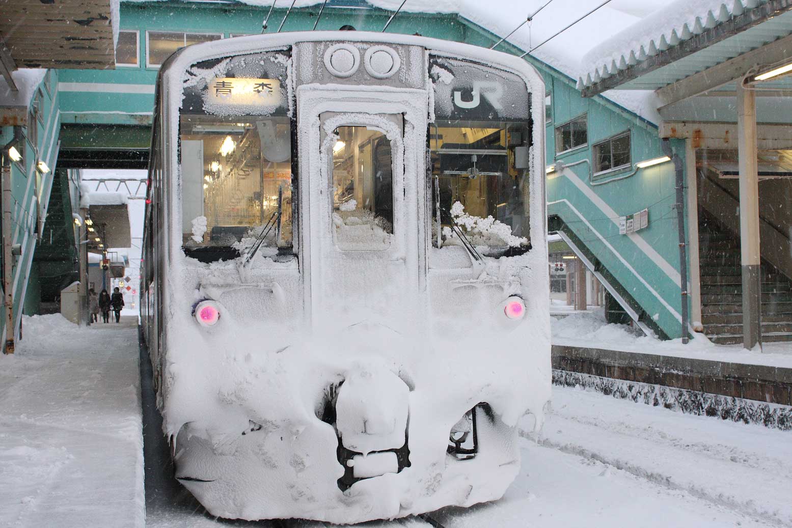 東北本線野辺地駅　701系1000番台普通列車