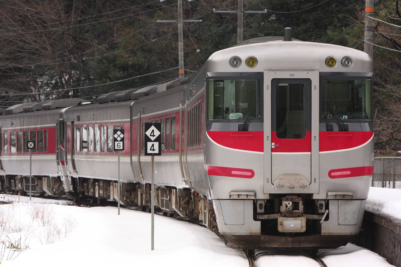 山陰本線柴山駅通過　キハ189系特急「はまかぜ」