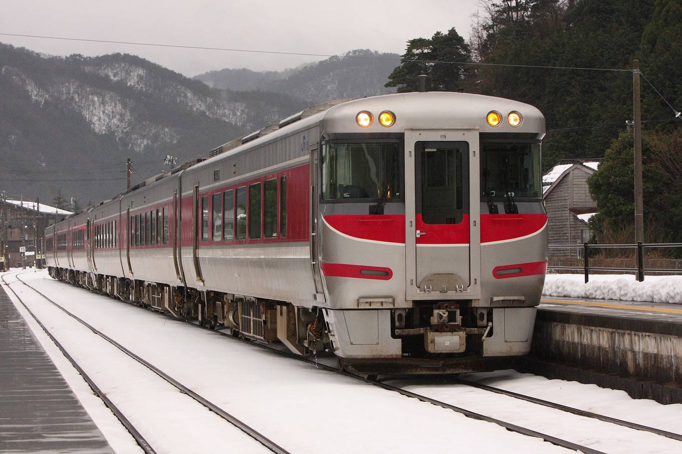 山陰本線竹野駅通過　キハ189系特急「はまかぜ」