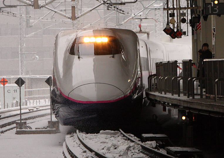 東北新幹線仙台駅　E2系新幹線「はやて」