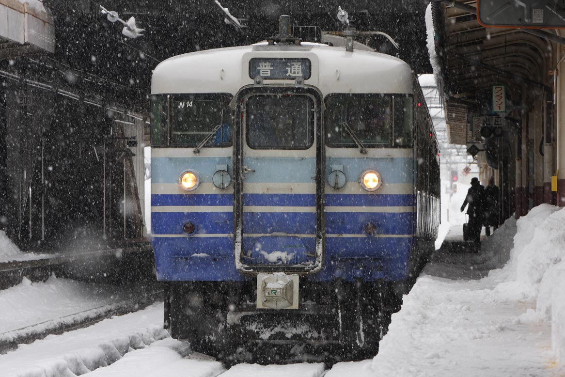 上越線越後湯沢駅　115系（新潟色）普通列車