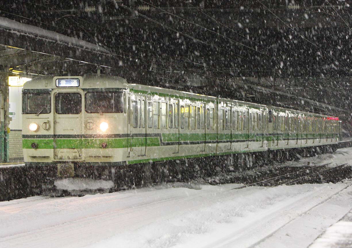 信越本線長岡駅　115系普通列車