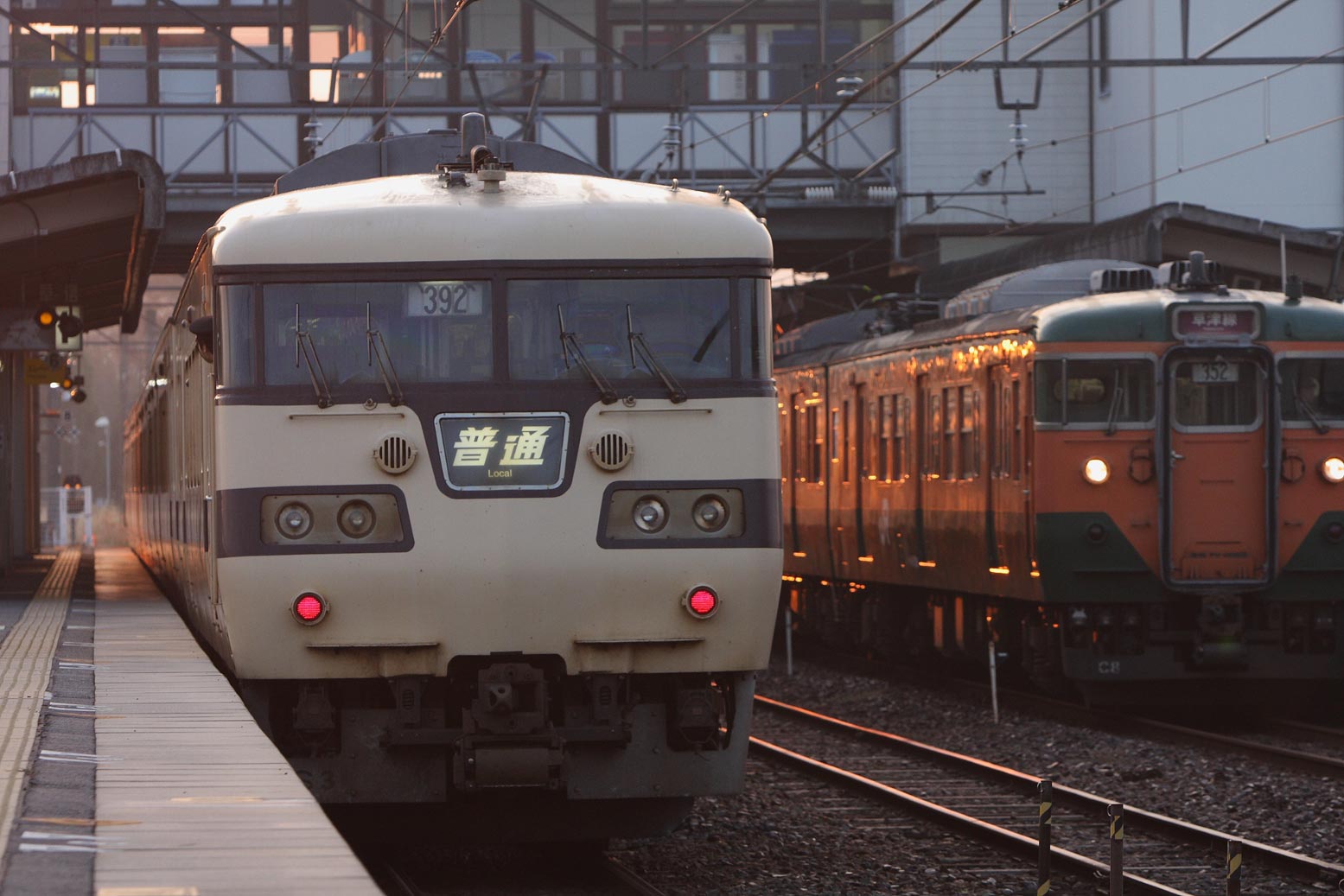 草津線貴生川駅 117系普通列車