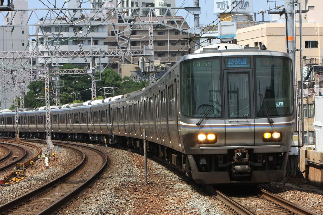 東海道本線元町駅入線 223系新快速列車