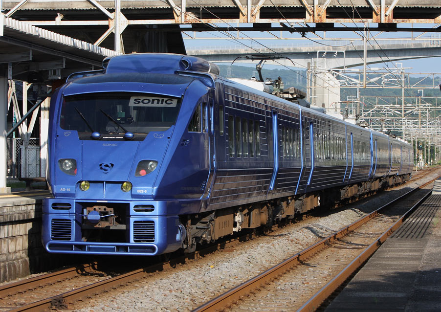 日豊本線杵築駅　883系特急「ソニック」