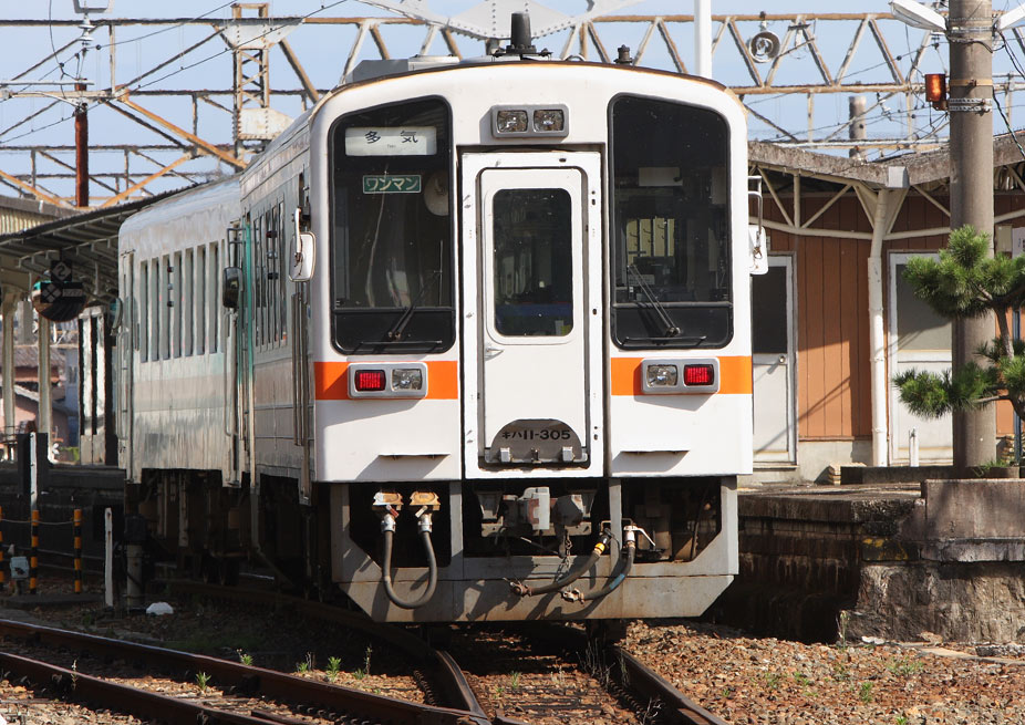 紀勢本線新宮駅　キハ11形普通列車