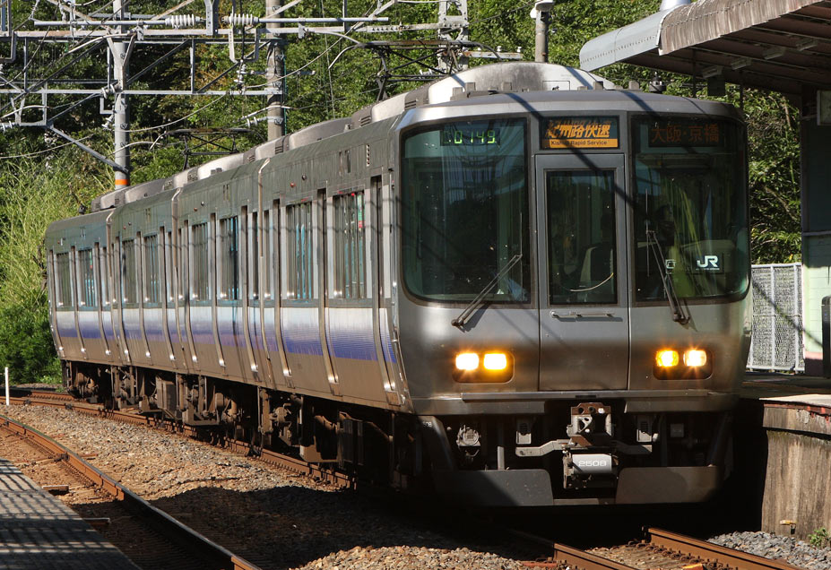 阪和線山中渓駅入線　223系2500番台「紀州路快速」