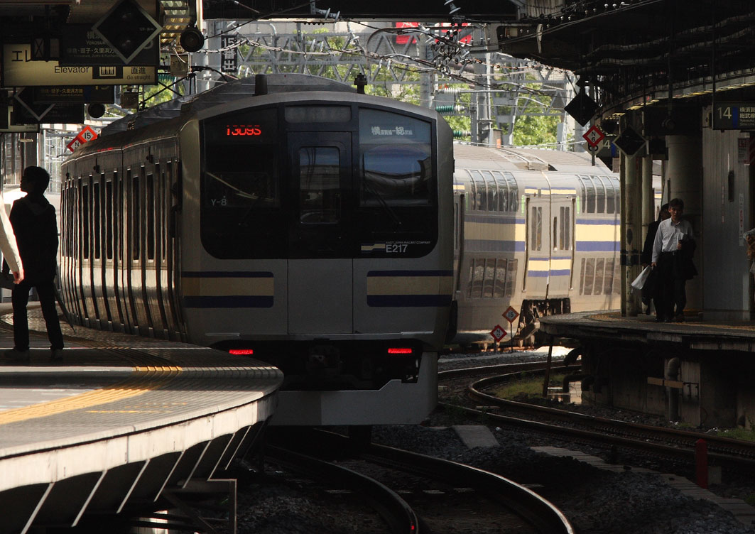 品川駅　横須賀線E217系普通列車