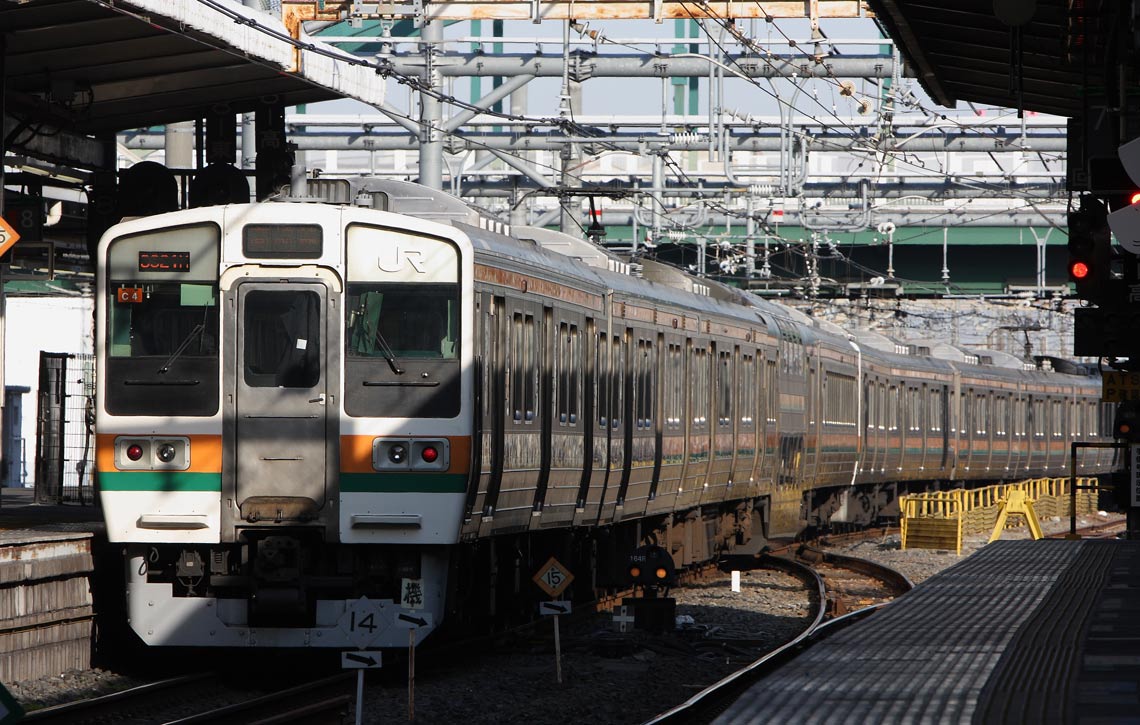 大宮駅　211系普通列車