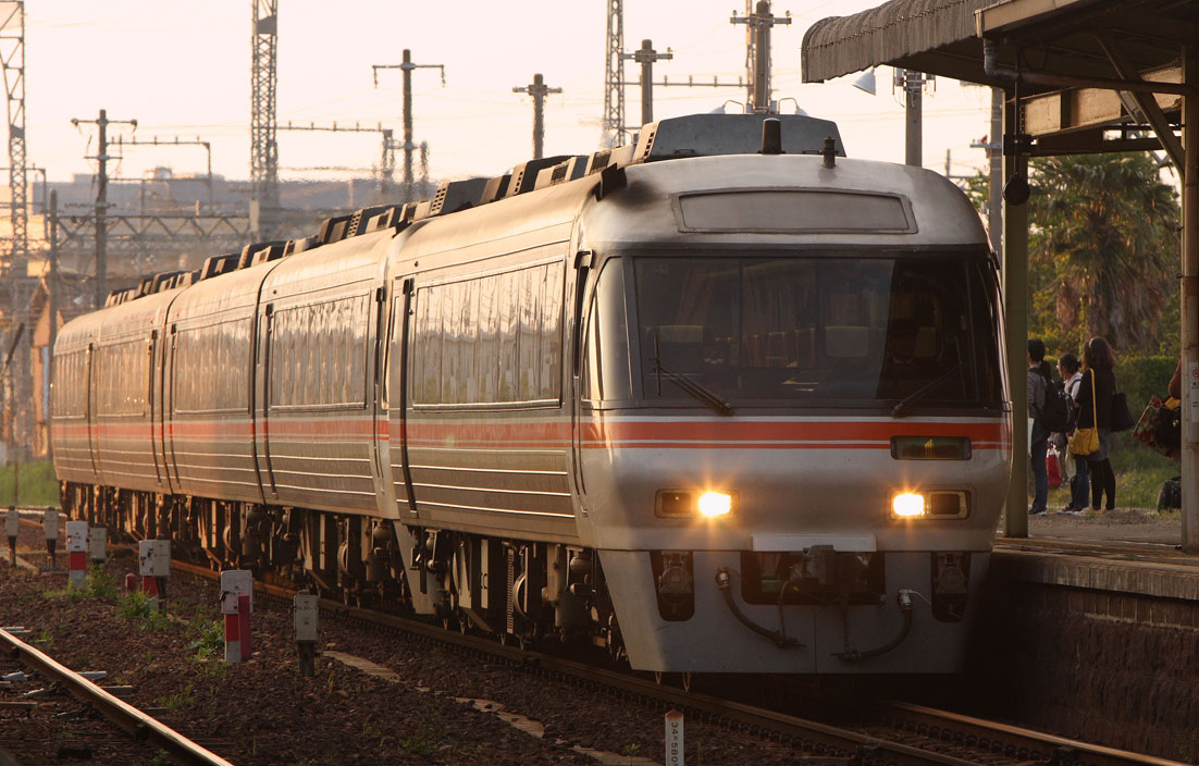 紀勢本線松阪駅　キハ85系特急「（ワイドビュー）南紀」