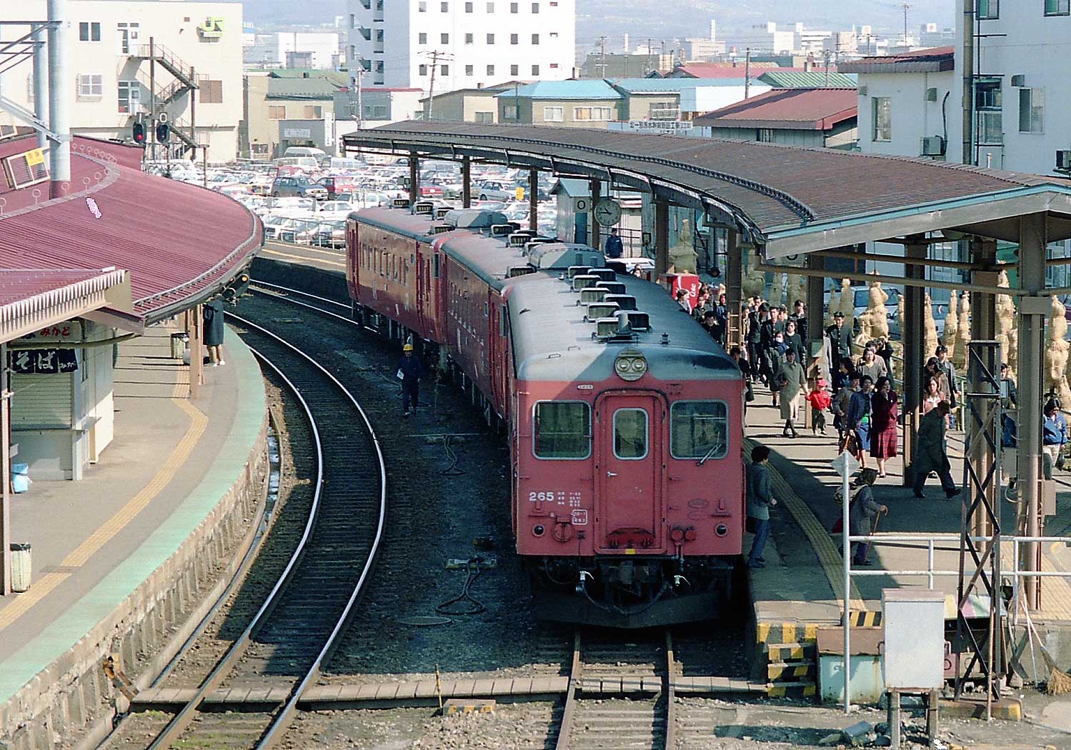 函館駅　キハ20系普通列車