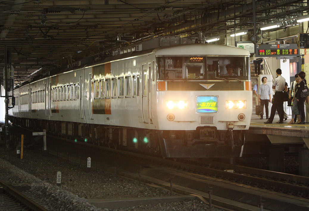 高崎線熊谷駅　185系特急「あかぎ」