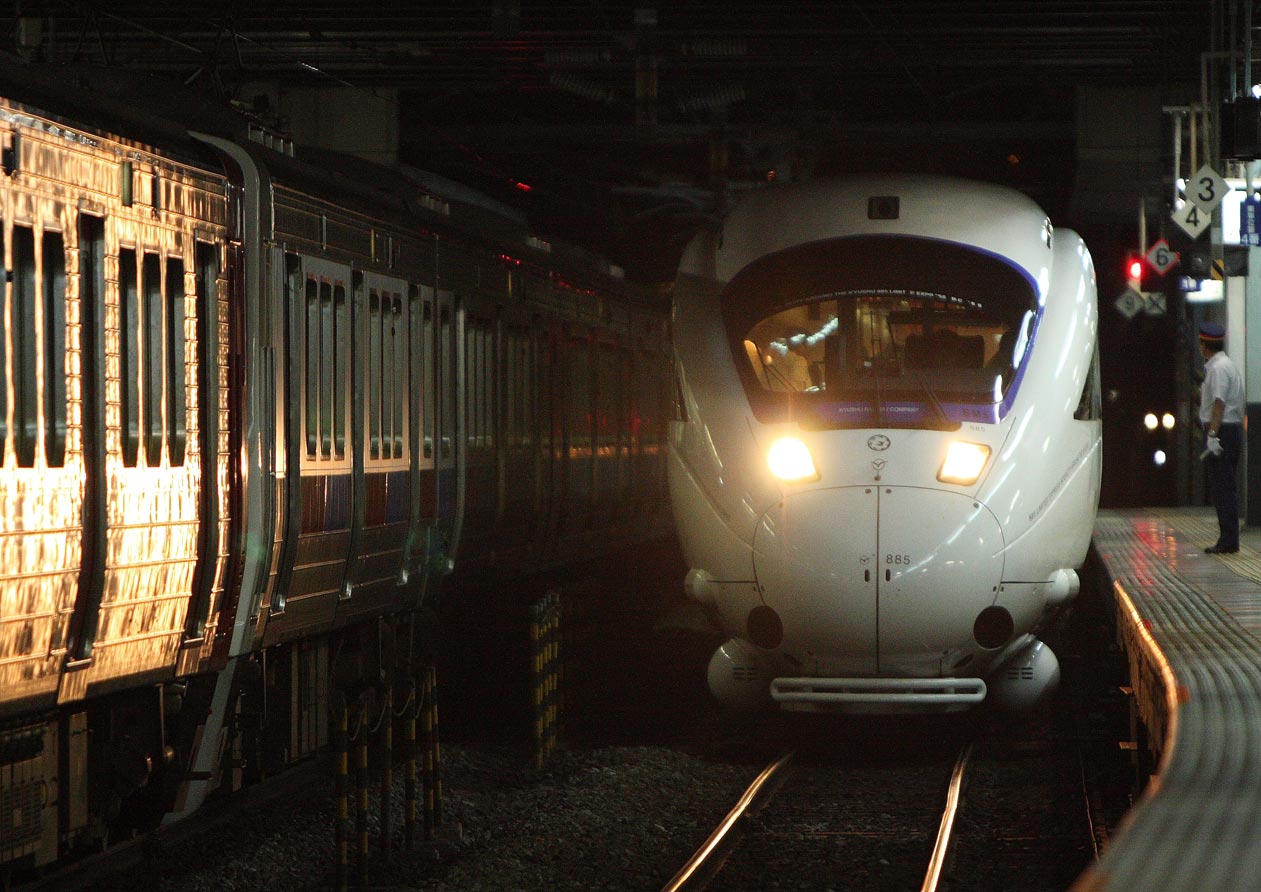 小倉駅　885系特急「ソニック」（青帯）