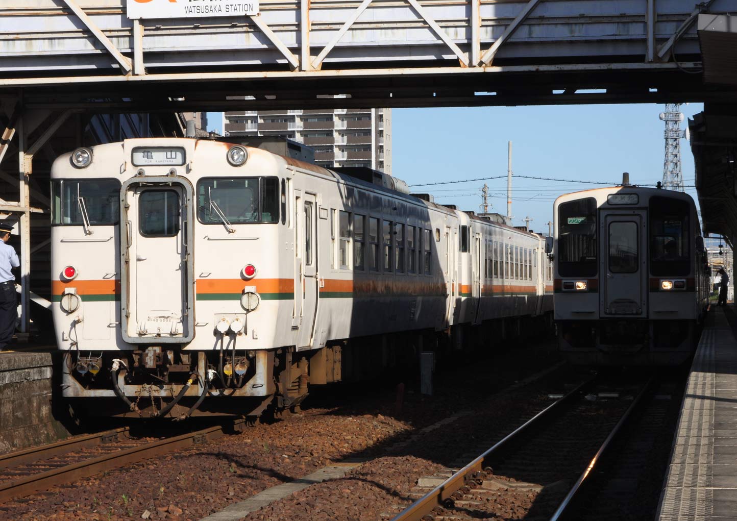 紀勢本線松阪駅　キハ48形＋キハ11形普通列車