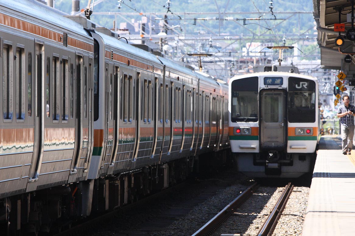 中央本線中津川駅　211系5000番台普通列車