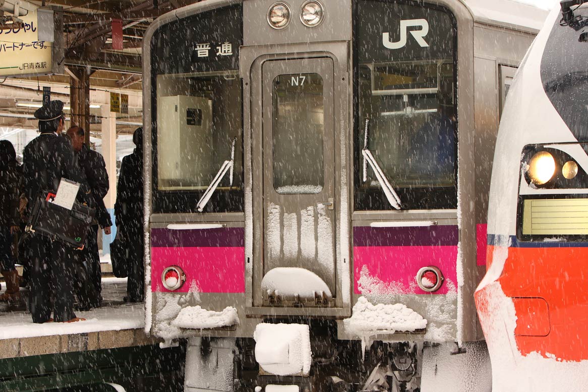 青森駅　701系奥羽本線普通列車