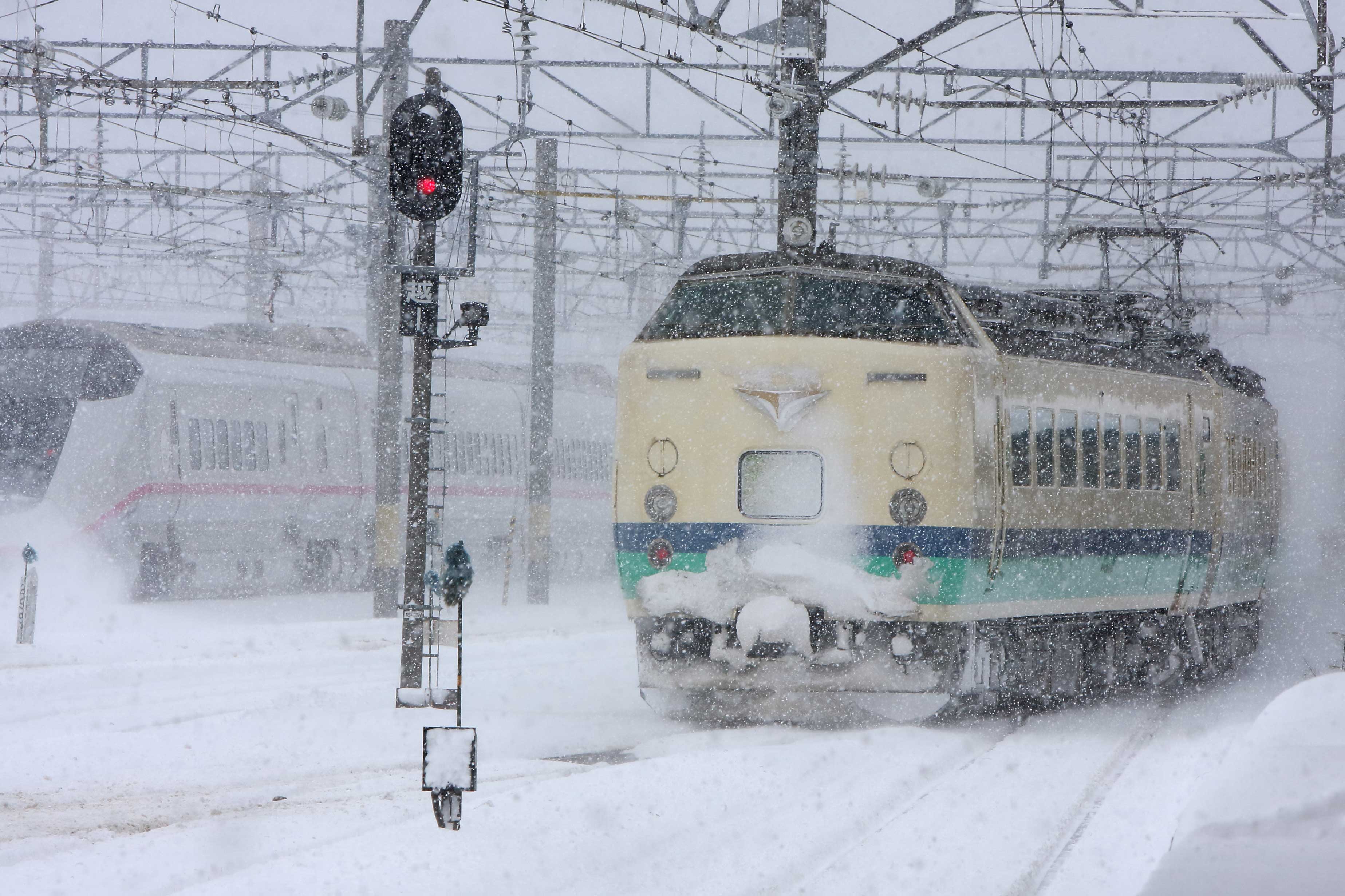 秋田駅　485系特急「いなほ」＋E3系秋田新幹線「こまち」