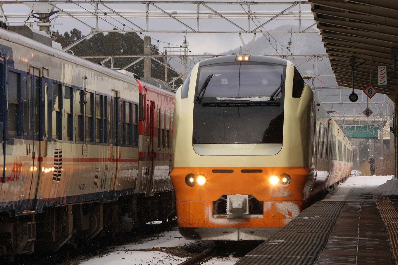 羽越本線村上駅　E653系1000番台特急「いなほ」