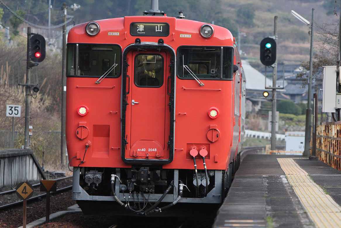 津山線野々口駅　キハ40系普通列車