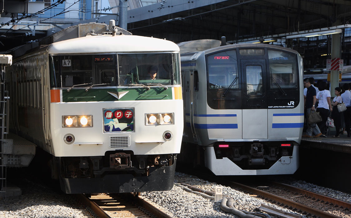 東海道本線品川駅　185系特急「踊り子」