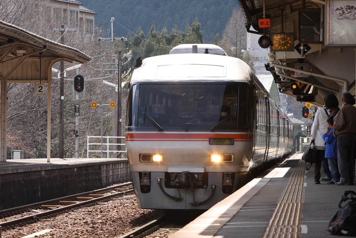 高山本線下呂駅　キハ85系特急「（ワイドビュー）ひだ」