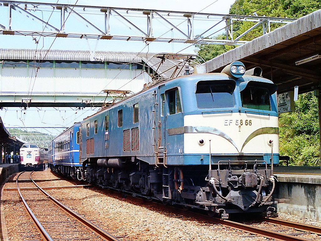 紀勢本線白浜駅　EF58牽引普通列車